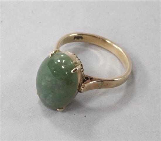 A 14ct gold and oval cabochon jade ring, size L.